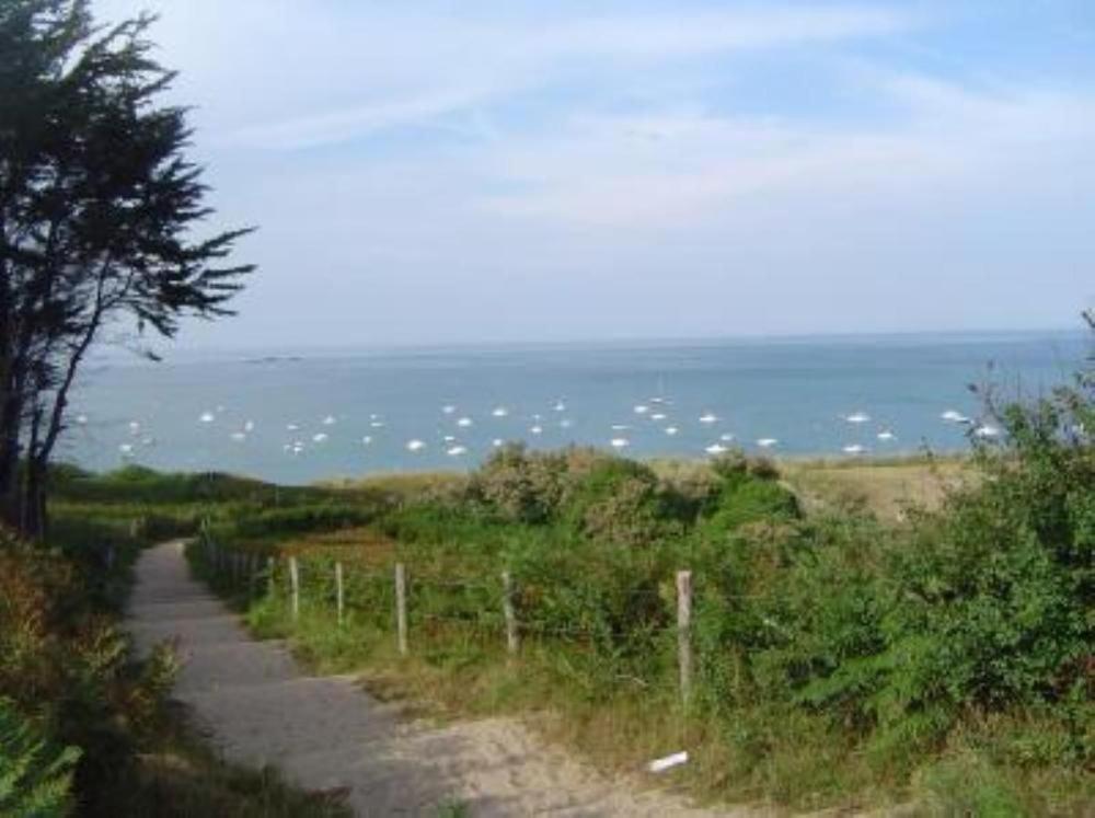 Maison avec jardin et plage de sable fin accessible à pied à 300m Saint-Coulomb Extérieur photo